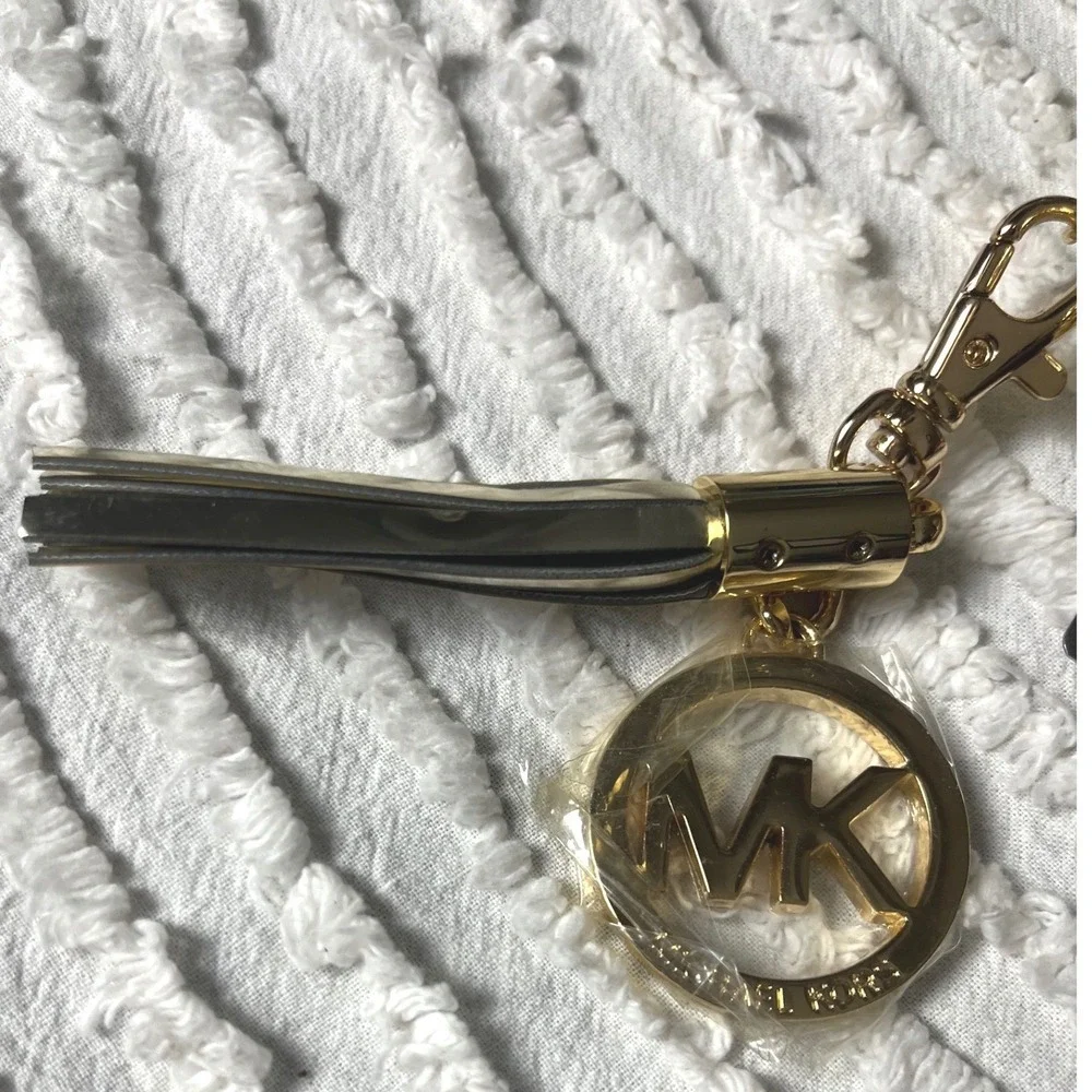 Michael Kors Gold Metallic Limited Edition‎ Makeup Bag Charm Pull READ